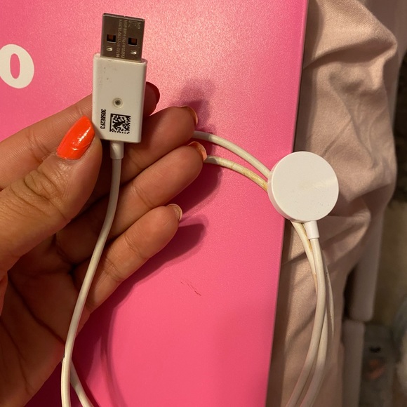 Rose gold smart watch, with box no tags - Picture 7 of 7